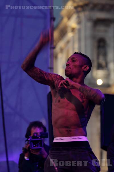 TRICKY - 2010-08-13 - PARIS - Parvis de l'Hotel de Ville - 